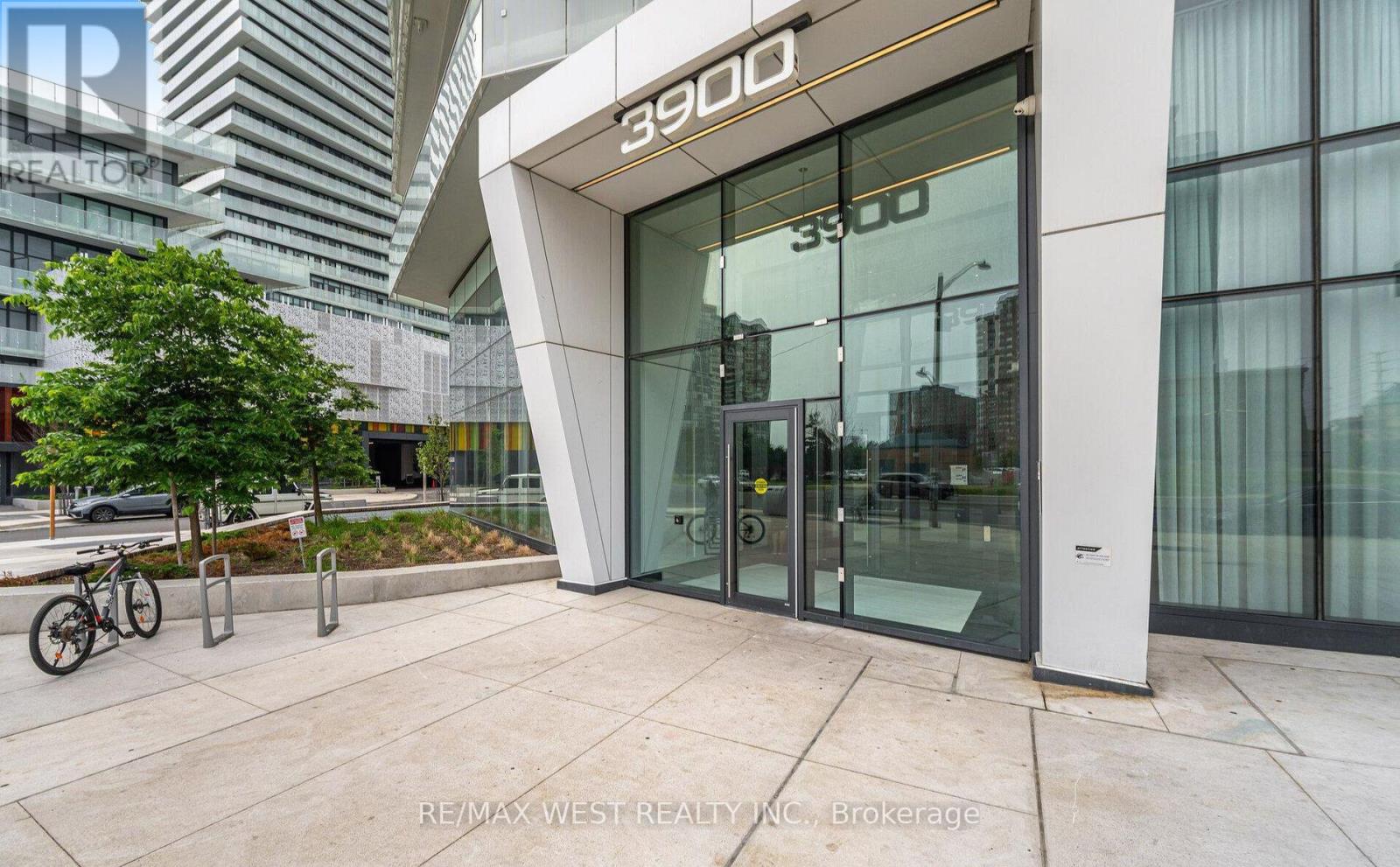 2708 - 3900 Confederation Parkway N, Mississauga, Ontario  L5B 0M3 - Photo 3 - W12790204