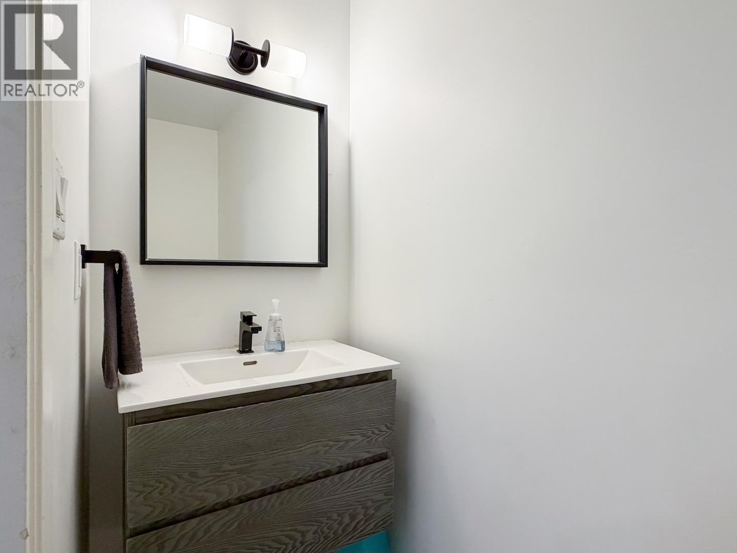 8122 Forest Grove Drive, Burnaby, British Columbia  V5A 4G9 - Photo 11 - R3088848