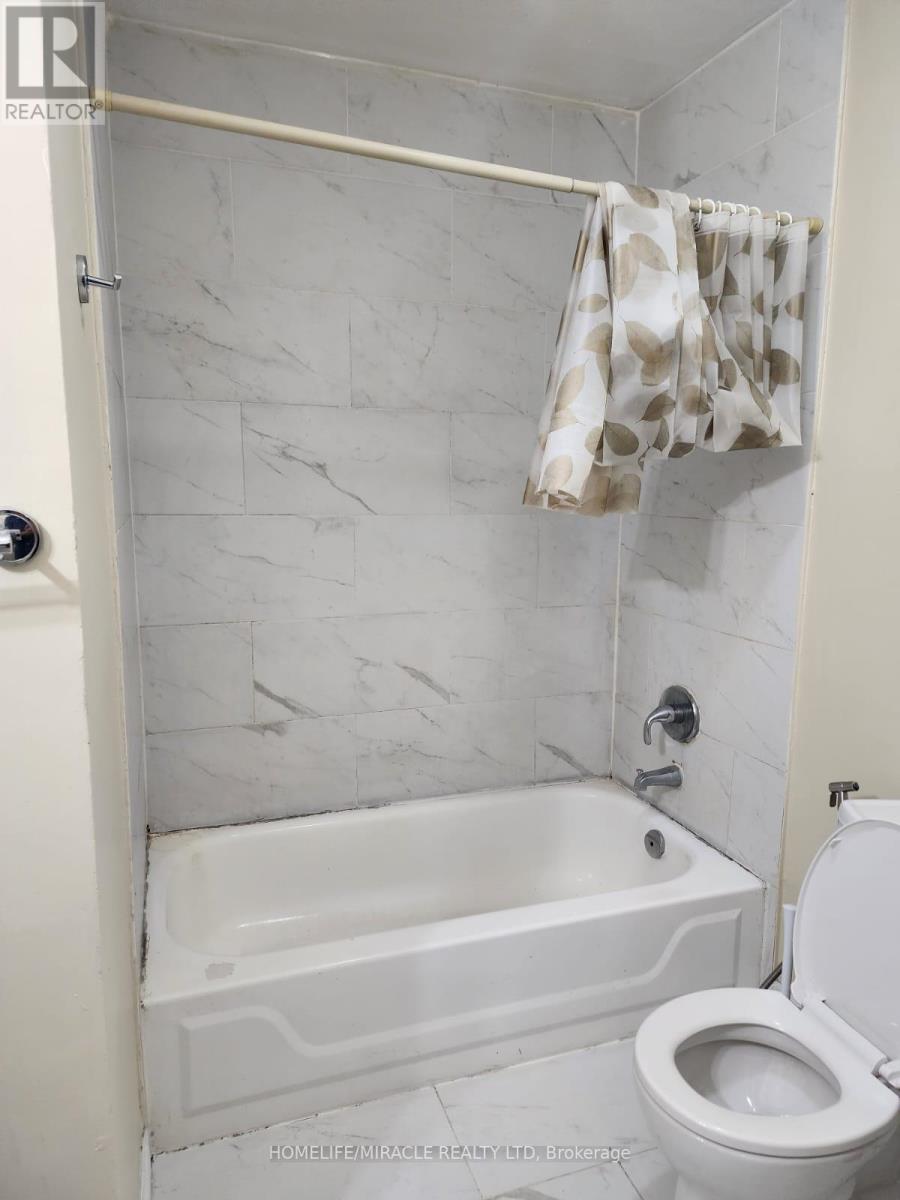 49 Alderbury Crescent, Brampton, Ontario  L6T 1P5 - Photo 11 - W12790228