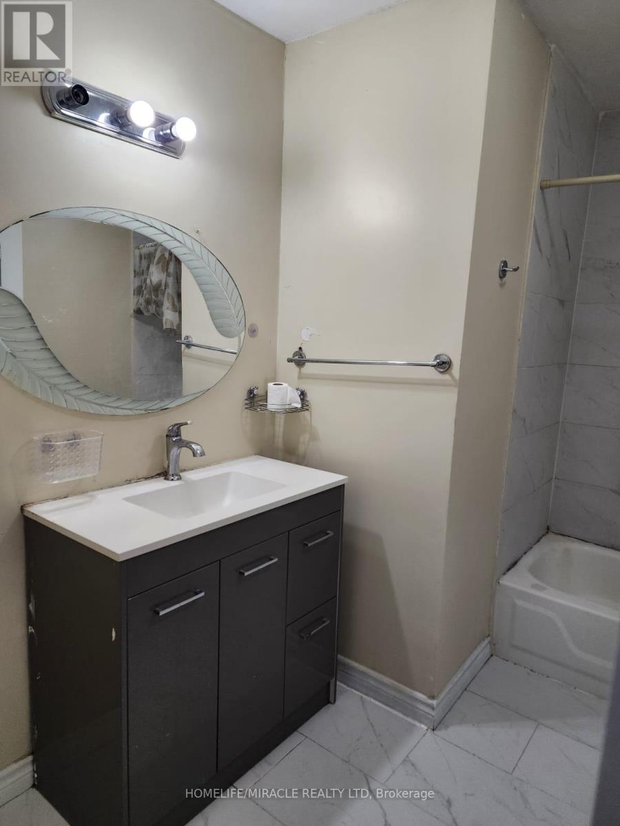 49 Alderbury Crescent, Brampton, Ontario  L6T 1P5 - Photo 13 - W12790228