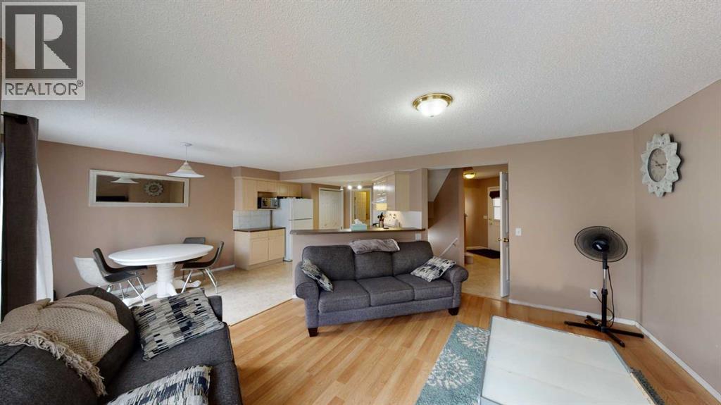 91 Royal Elm Way Nw, Calgary, Alberta  T3G 5M3 - Photo 4 - A2281478