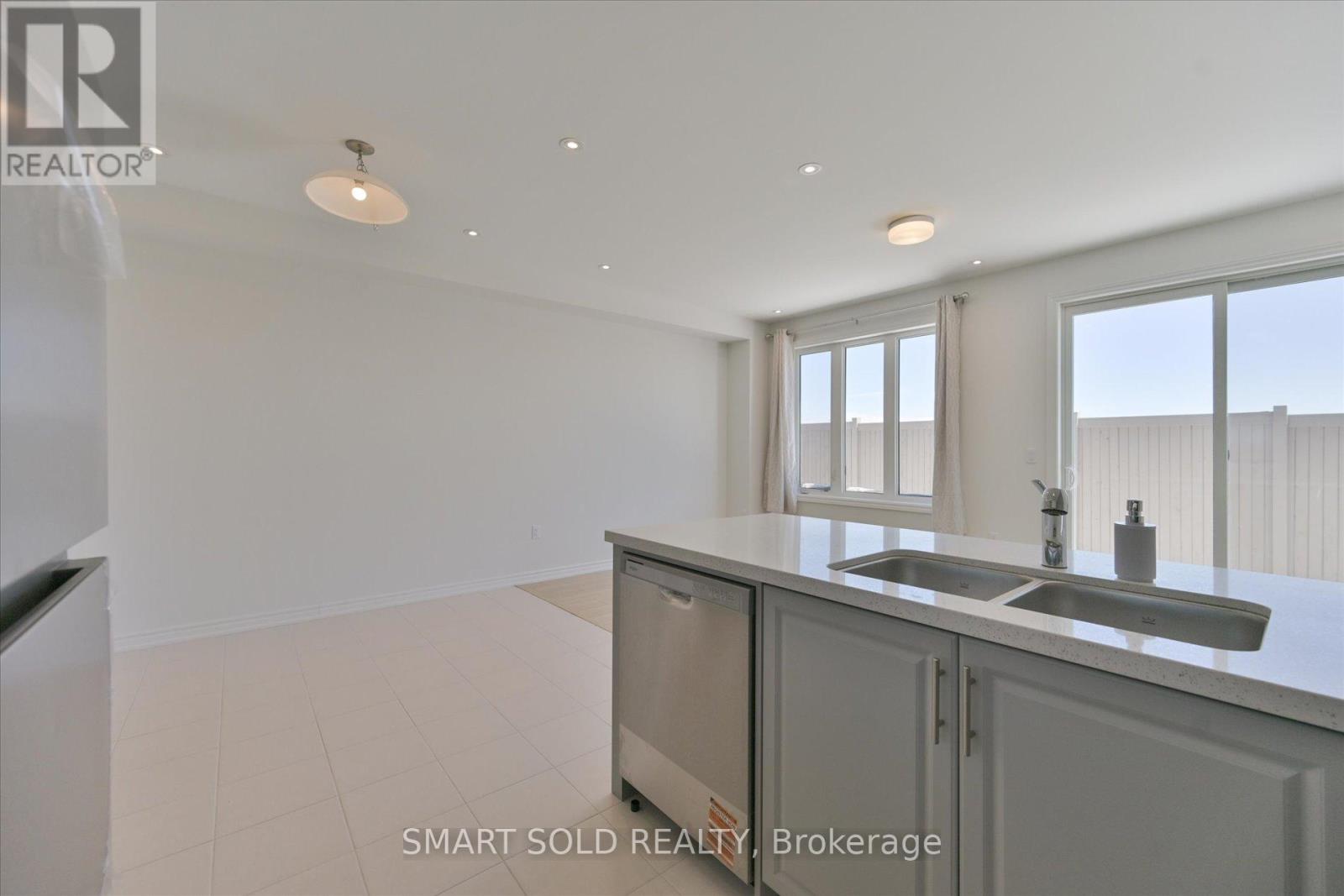 74 Tipp Drive, Richmond Hill, Ontario  L4E 1A2 - Photo 10 - N12790236