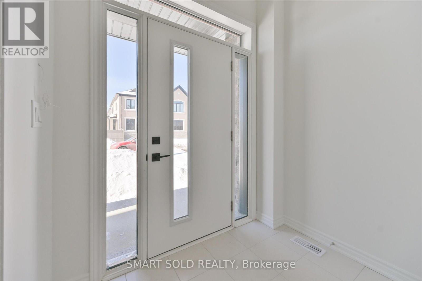 74 Tipp Drive, Richmond Hill, Ontario  L4E 1A2 - Photo 3 - N12790236