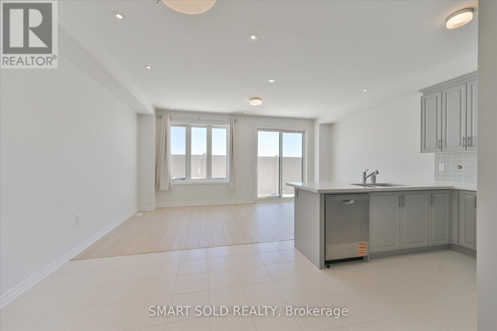 74 Tipp Drive, Richmond Hill, Ontario  L4E 1A2 - Photo 5 - N12790236