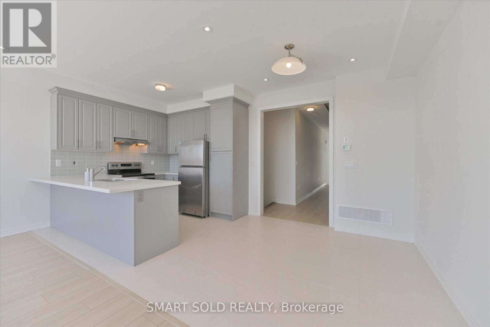 74 Tipp Drive, Richmond Hill, Ontario  L4E 1A2 - Photo 6 - N12790236