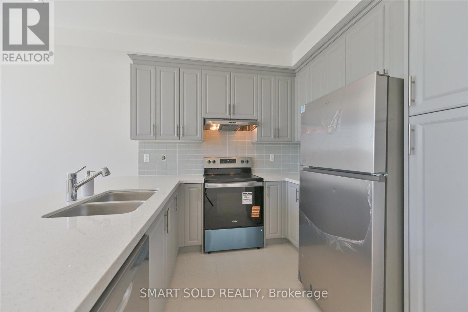 74 Tipp Drive, Richmond Hill, Ontario  L4E 1A2 - Photo 8 - N12790236