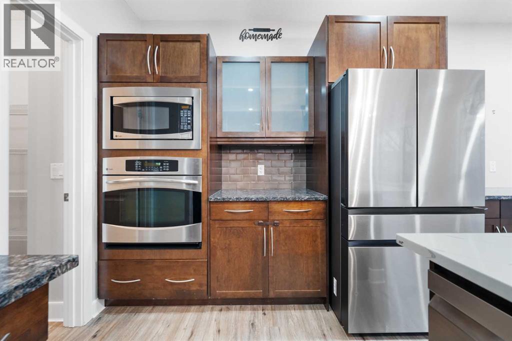 70 Royal Ridge Manor Nw, Calgary, Alberta  T3G 5Z1 - Photo 9 - A2280887