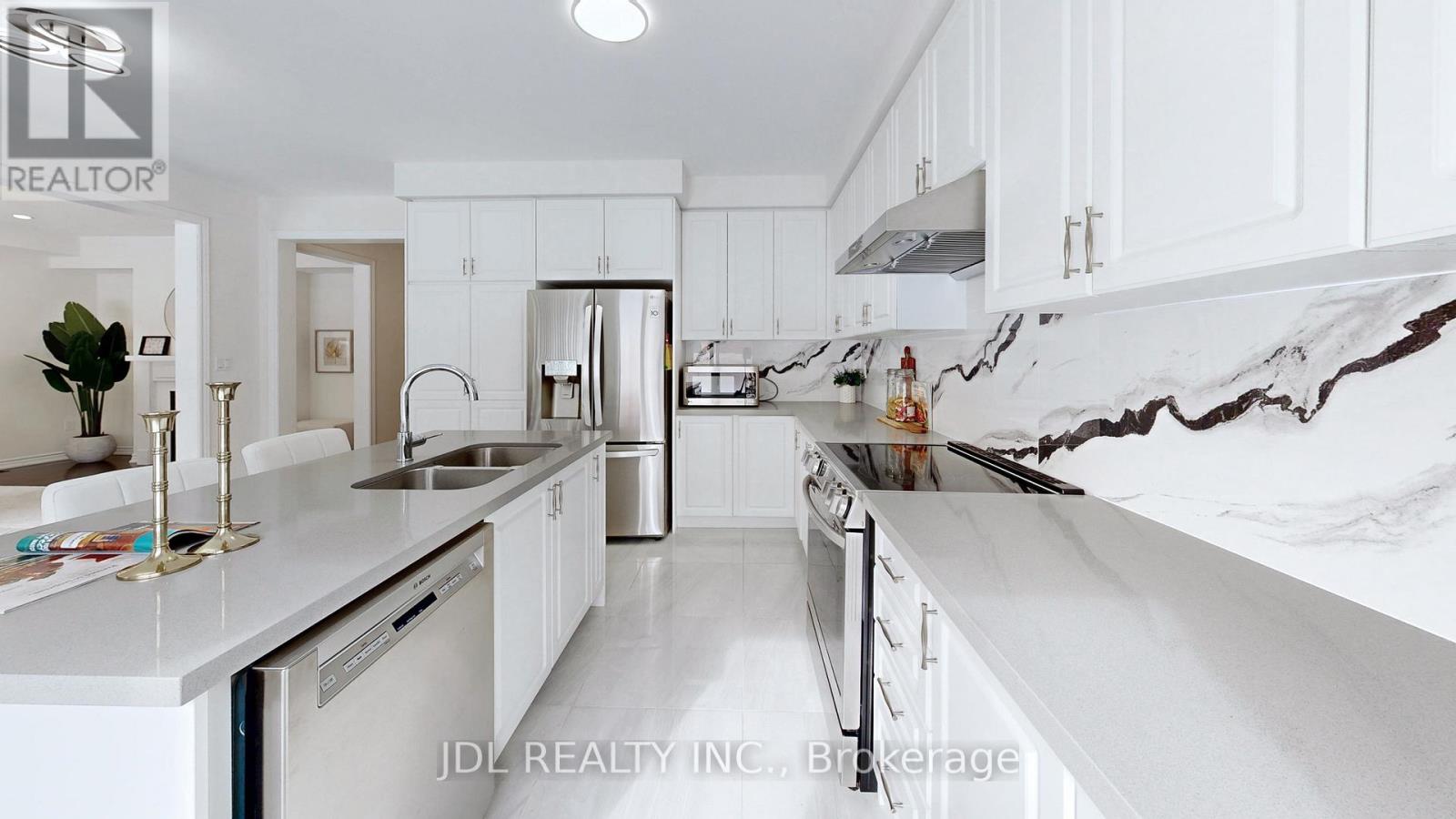 103 Connell Drive, Georgina, Ontario  L4P 0K3 - Photo 11 - N12786564