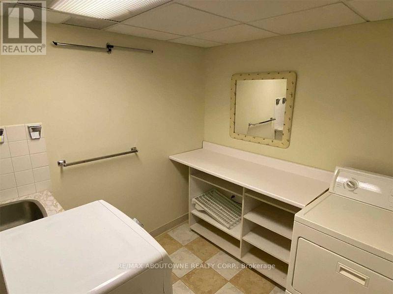 1306 Hixon Street, Oakville, Ontario  L6L 1R6 - Photo 21 - W12790254