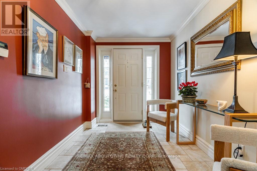 1306 Hixon Street, Oakville, Ontario  L6L 1R6 - Photo 5 - W12790254