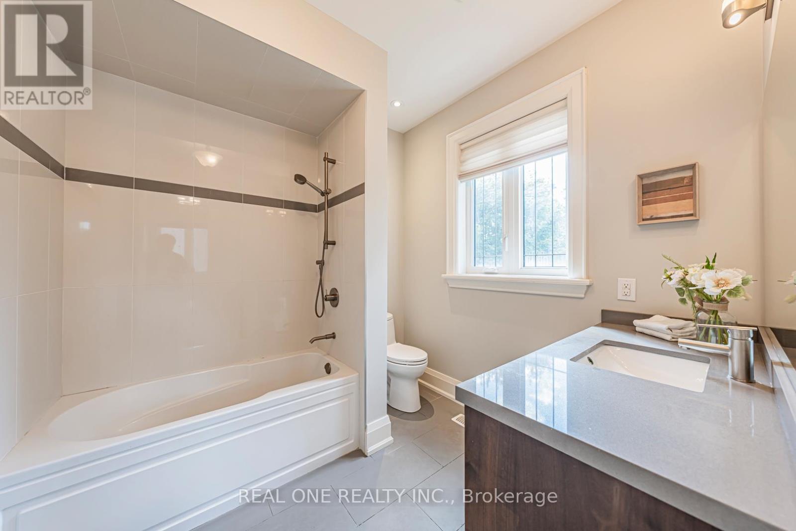 2095 Springfield Road, Mississauga, Ontario  L5K 1C1 - Photo 33 - W12790256