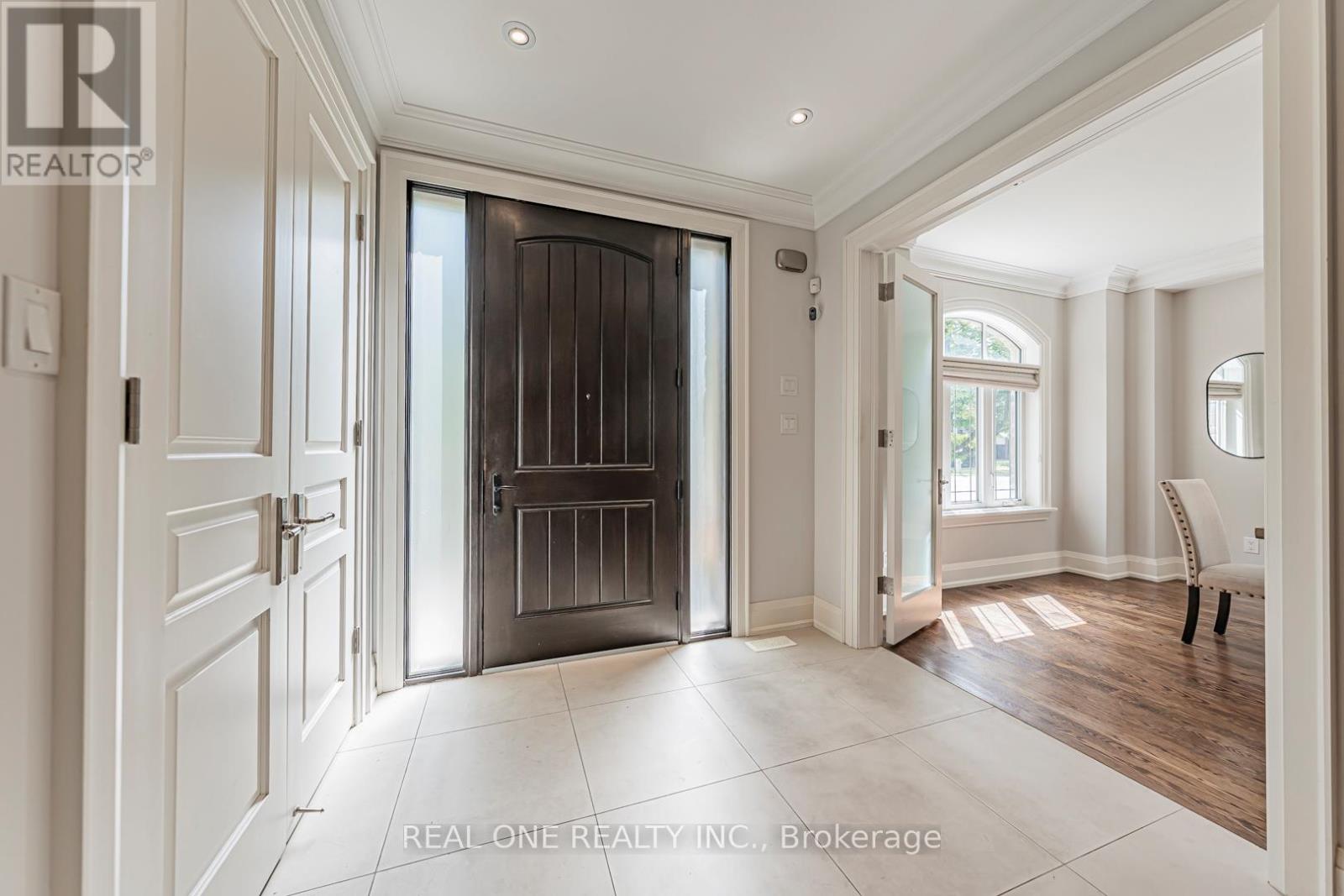 2095 Springfield Road, Mississauga, Ontario  L5K 1C1 - Photo 5 - W12790256