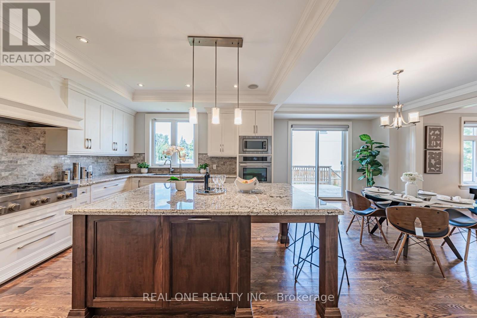 2095 Springfield Road, Mississauga, Ontario  L5K 1C1 - Photo 7 - W12790256