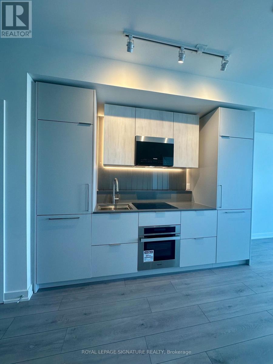 1705 - 1 Fairview Road E, Mississauga, Ontario  L5A 4C6 - Photo 3 - W12788530