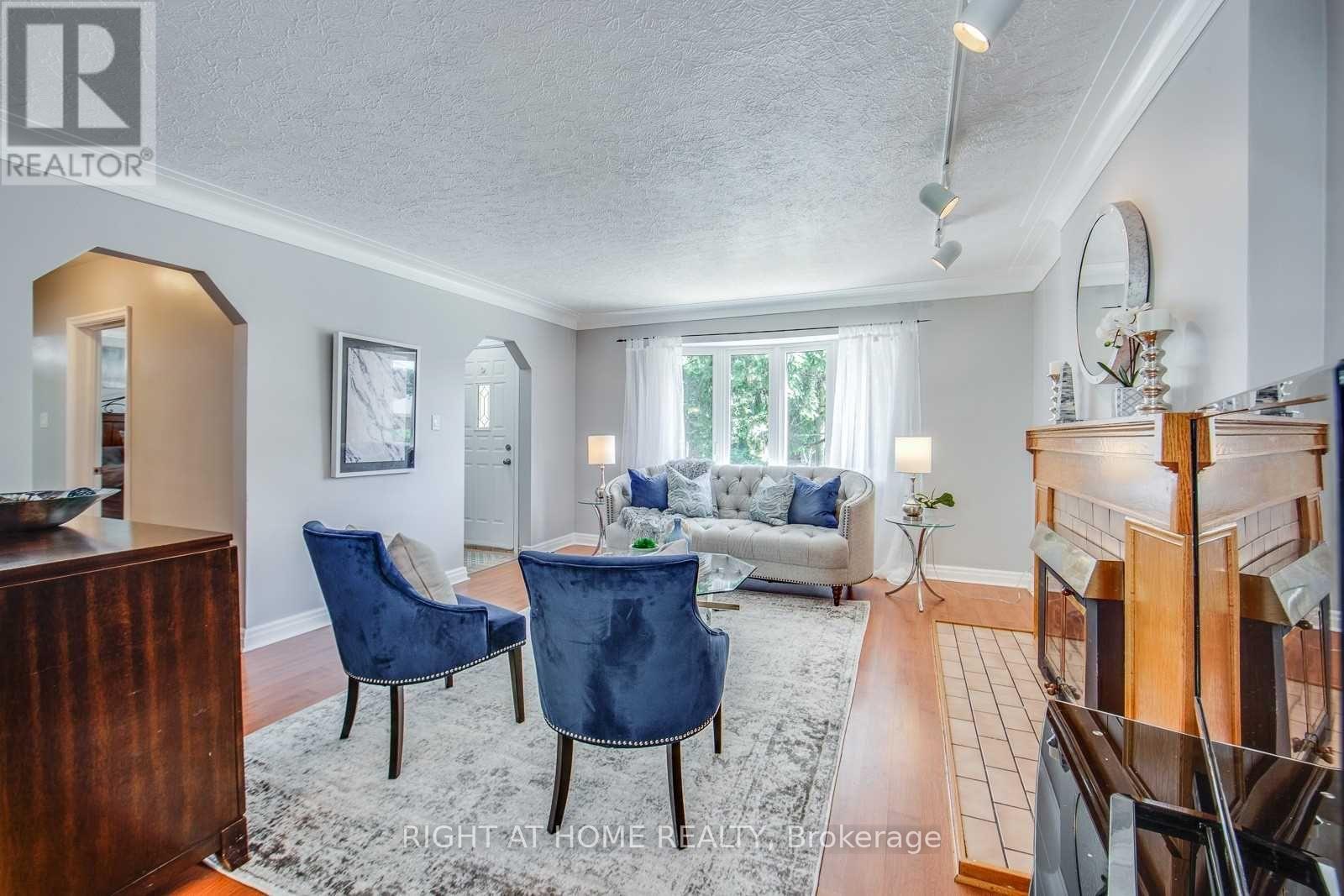 176 Phyllis Avenue, Toronto (Cliffcrest), Ontario  M1M 1Y8 - Photo 3 - E12790266