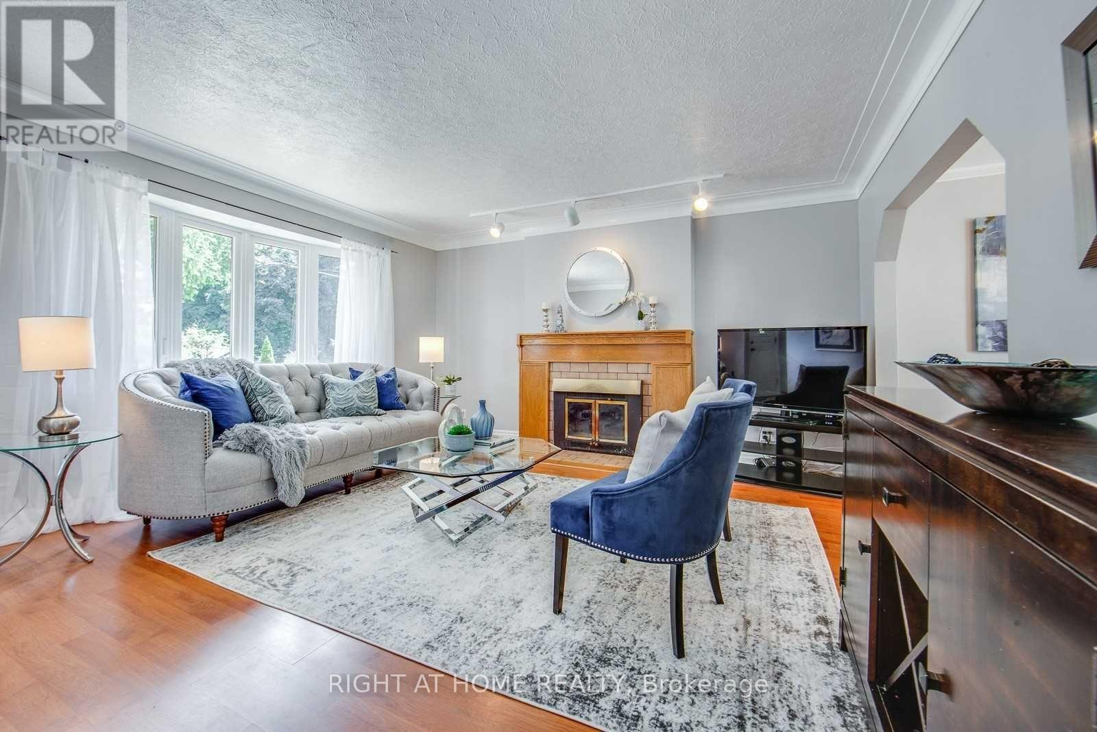 176 Phyllis Avenue, Toronto (Cliffcrest), Ontario  M1M 1Y8 - Photo 4 - E12790266