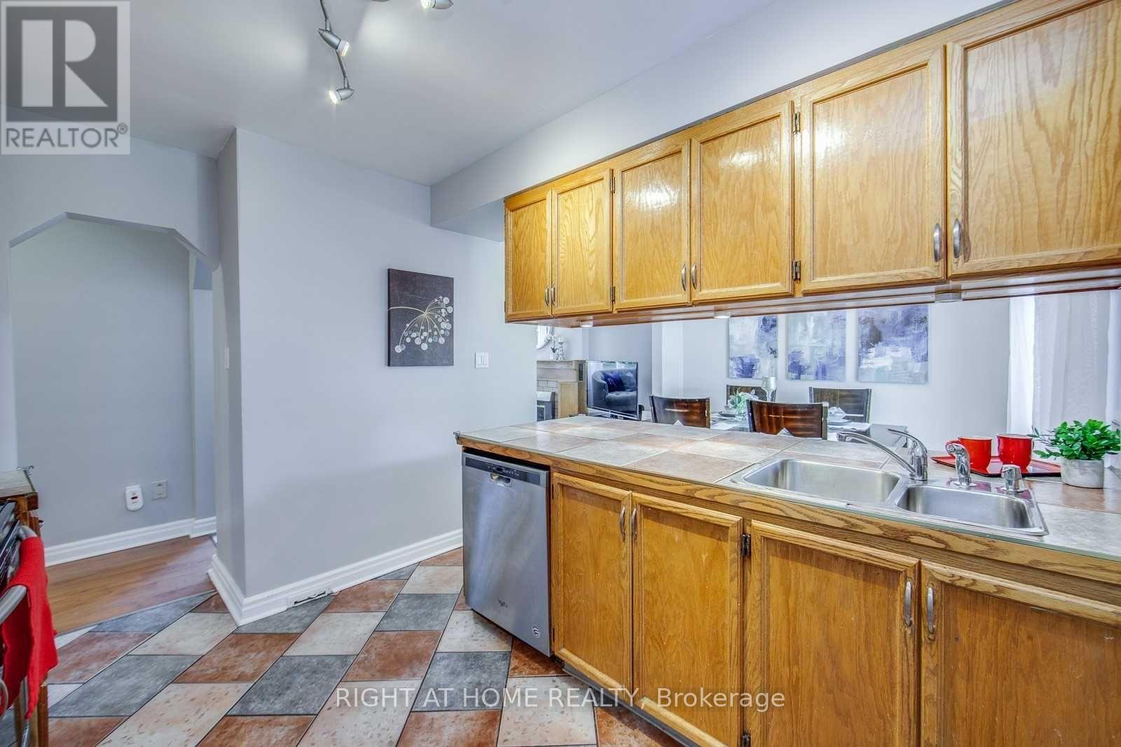 176 Phyllis Avenue, Toronto (Cliffcrest), Ontario  M1M 1Y8 - Photo 8 - E12790266