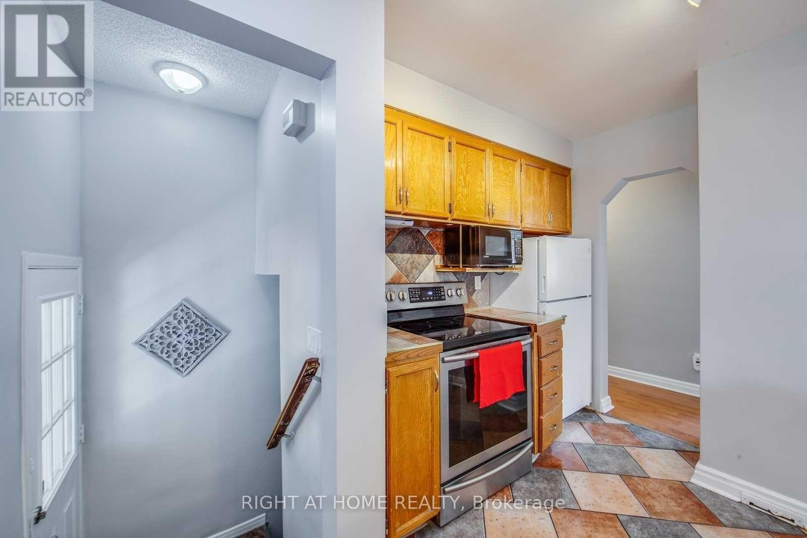 176 Phyllis Avenue, Toronto (Cliffcrest), Ontario  M1M 1Y8 - Photo 9 - E12790266