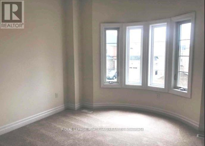 19 Botelho Circle, Aurora, Ontario  L4G 3X2 - Photo 4 - N12790272