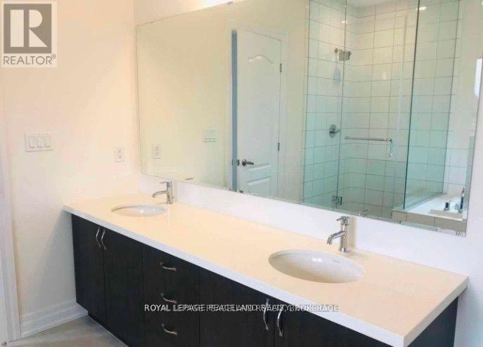 19 Botelho Circle, Aurora, Ontario  L4G 3X2 - Photo 5 - N12790272