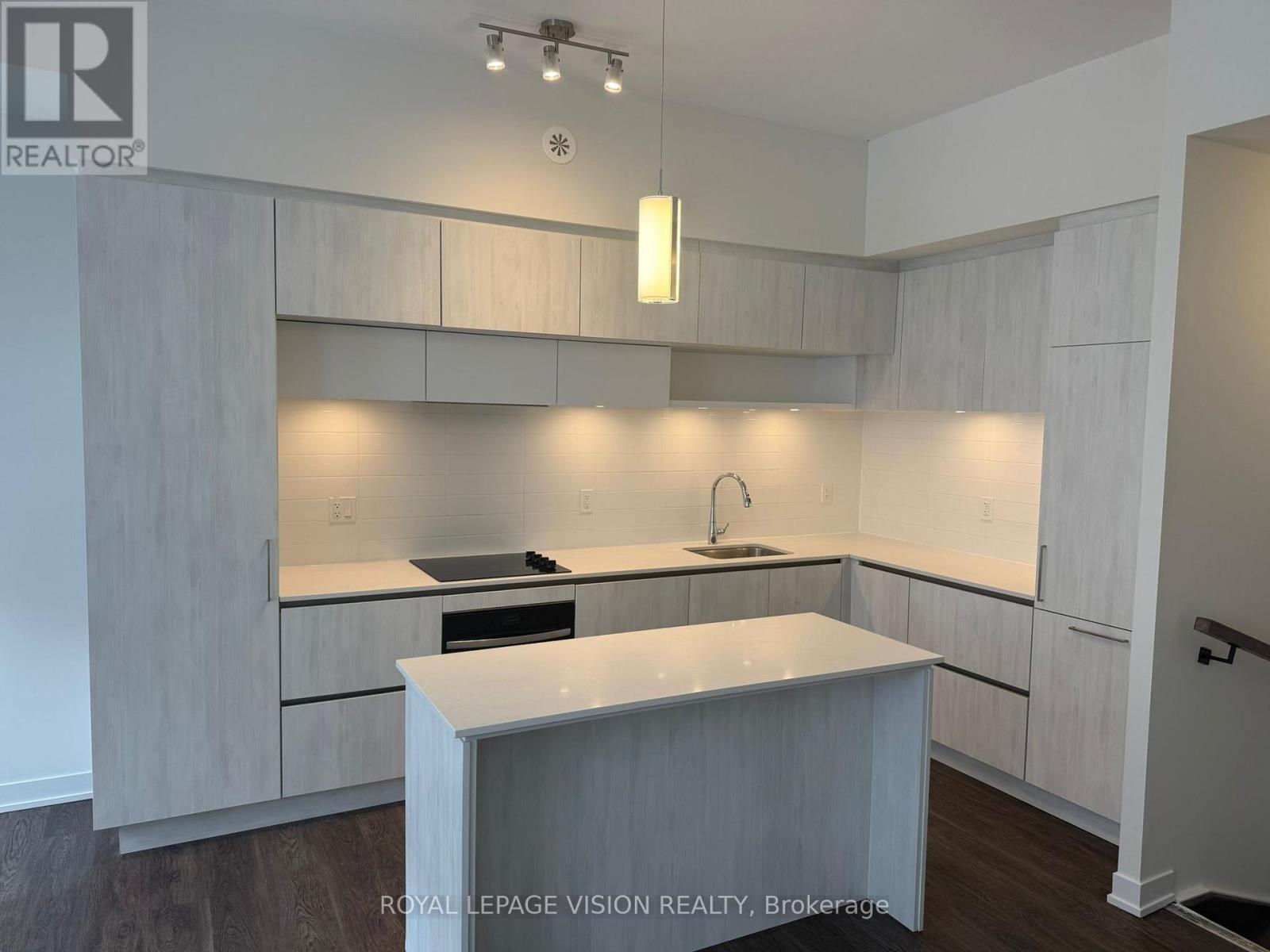 Th 1236 - 10 David Eyer Road, Richmond Hill, Ontario  L4S 0N1 - Photo 2 - N12790280