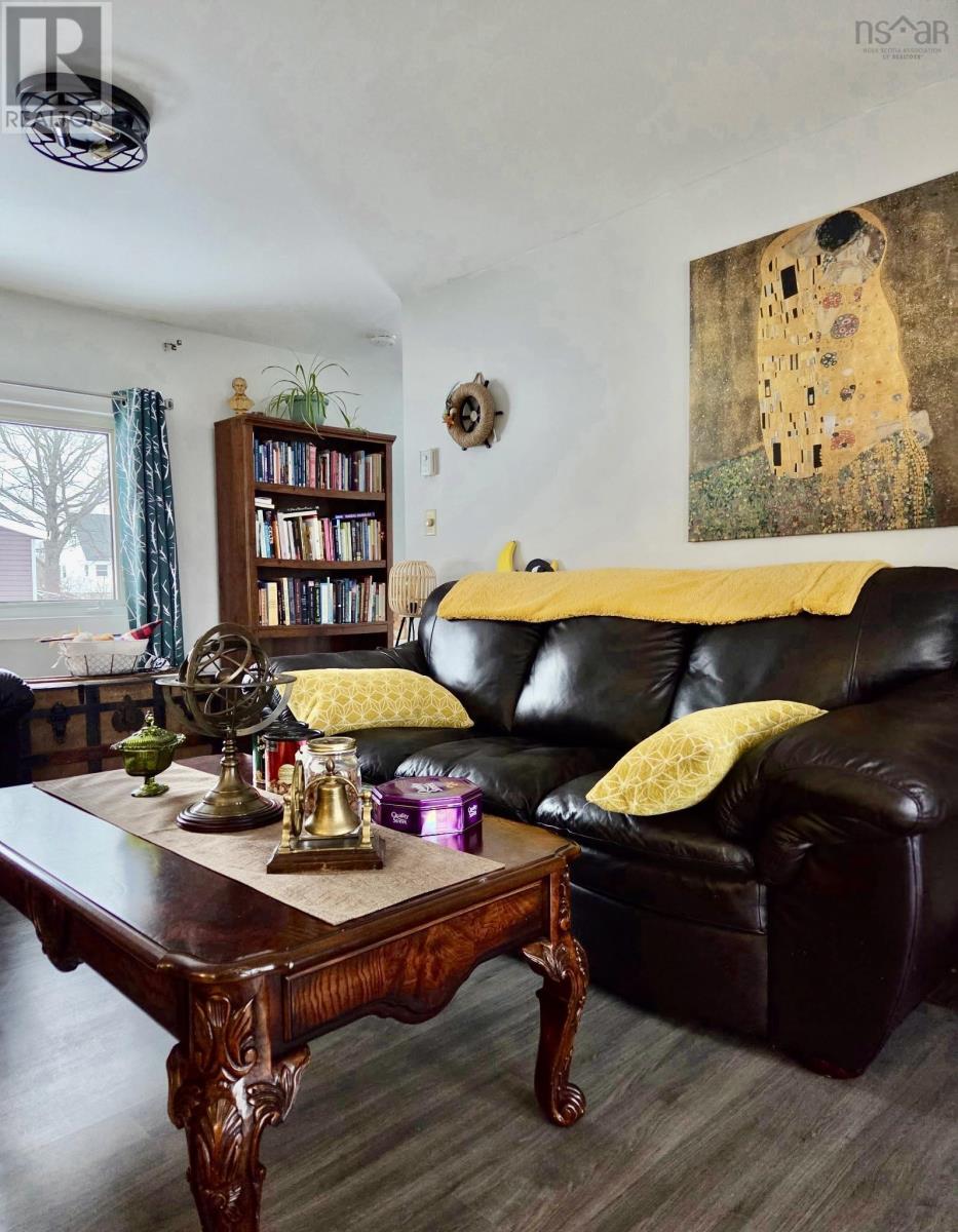 22 Highview Street, Port Hastings, Nova Scotia  B9A 1K8 - Photo 9 - 202600653