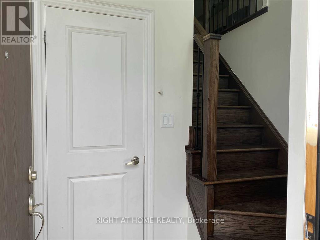 12 Pony Farm Drive, Toronto, Ontario  M9R 0B3 - Photo 3 - W12790274