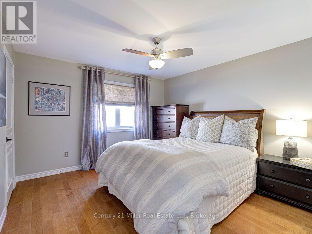 2301 Hertfordshire Way, Oakville, Ontario  L6H 7M5 - Photo 29 - W12790292