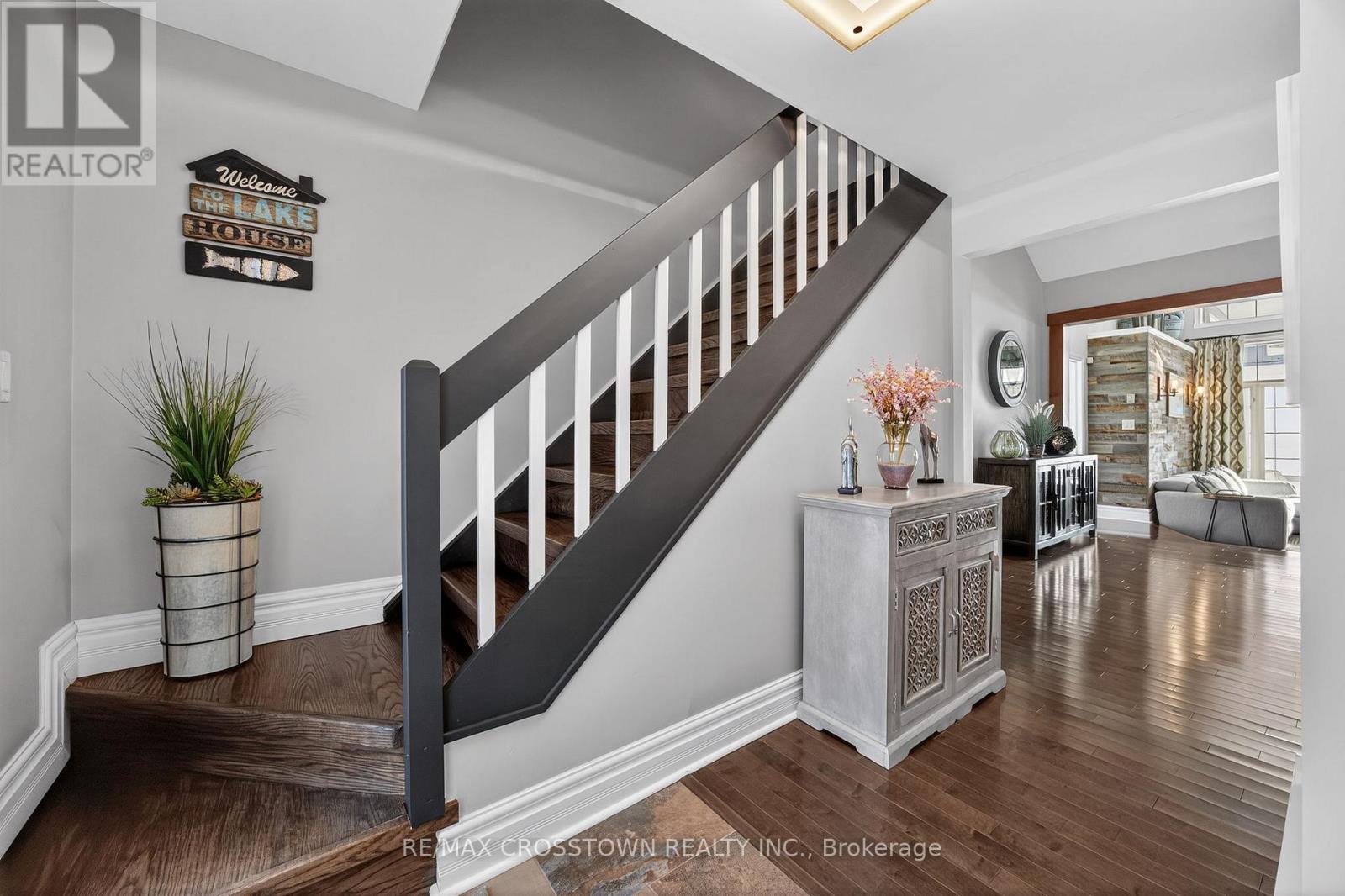 167 Lakeshore Road W, Oro-Medonte, Ontario  L0L 2E0 - Photo 9 - S12726808