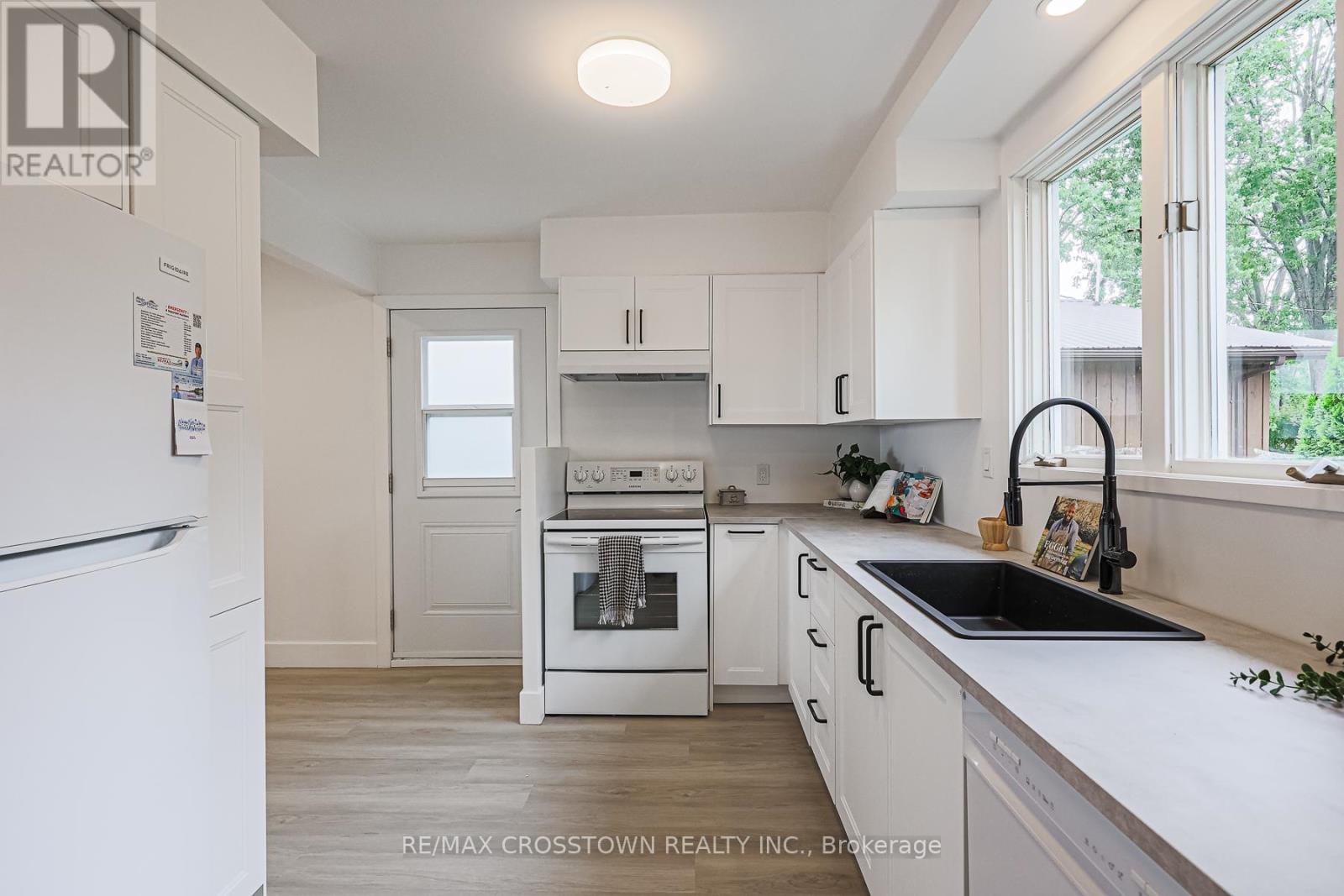 128 Moores Beach Road, Georgina, Ontario  L0E 1N0 - Photo 9 - N12790300