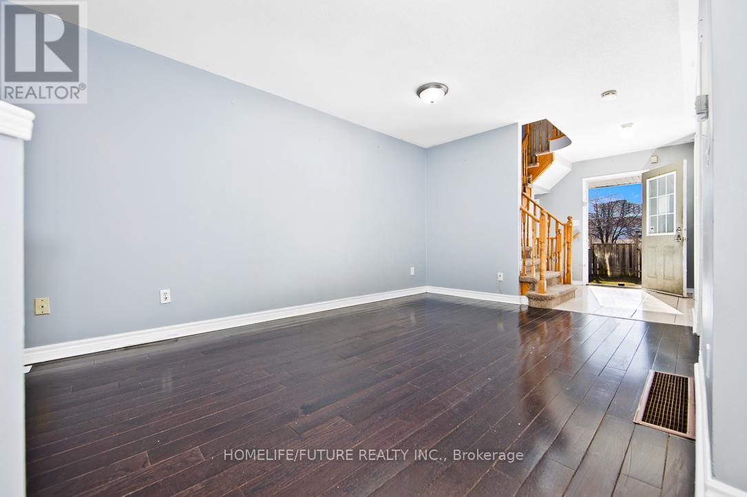 316 Mclevin Avenue, Toronto, Ontario  M1B 6C4 - Photo 3 - E12789978