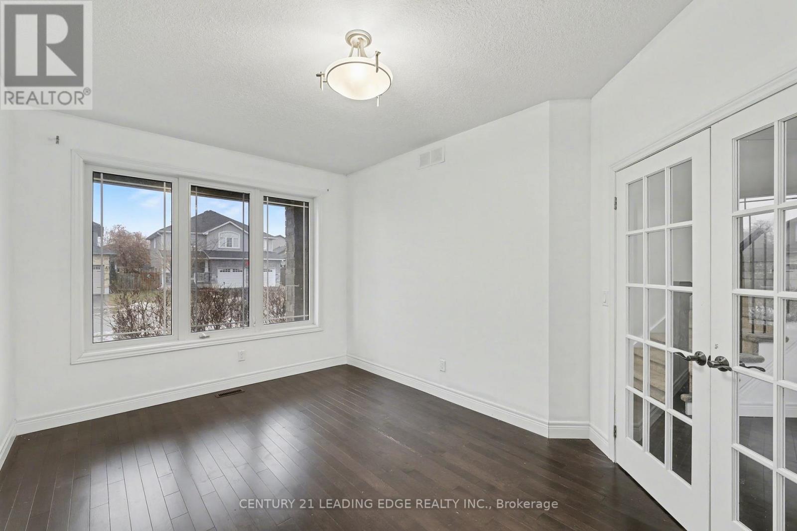 707 Halifax Road, Woodstock, Ontario  N4T 0C5 - Photo 8 - X12790298