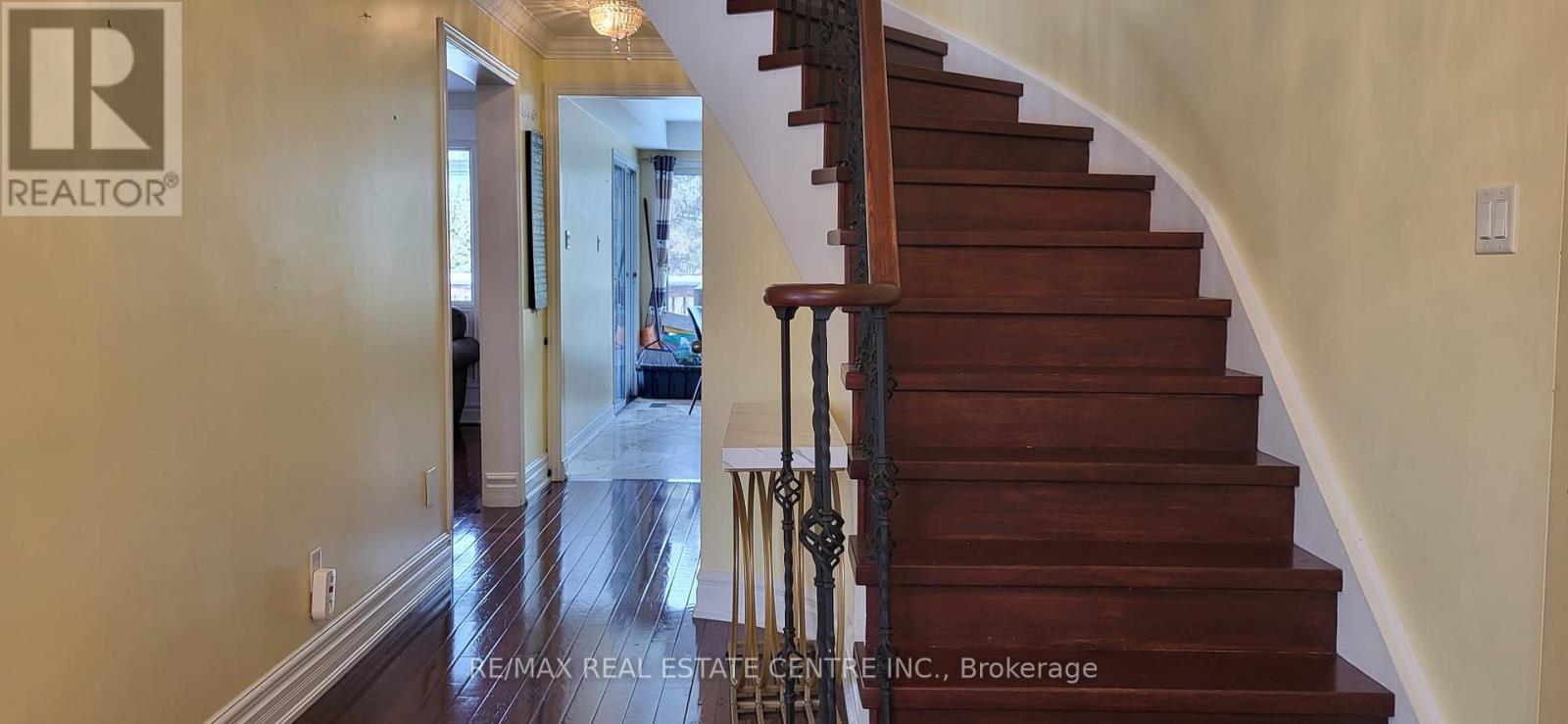 4 Esker Drive, Brampton, Ontario  L6Z 3C5 - Photo 8 - W12784314