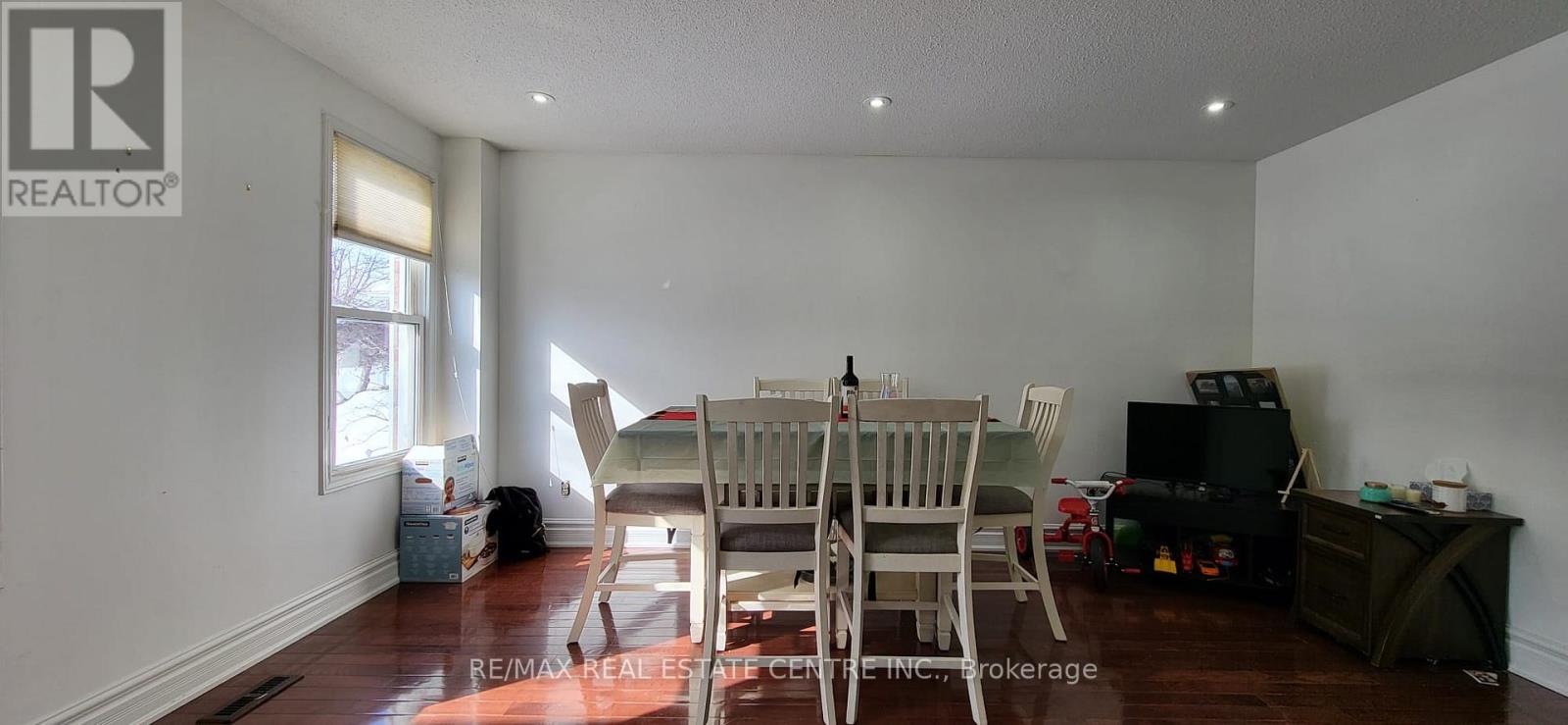 4 Esker Drive, Brampton, Ontario  L6Z 3C5 - Photo 7 - W12784314