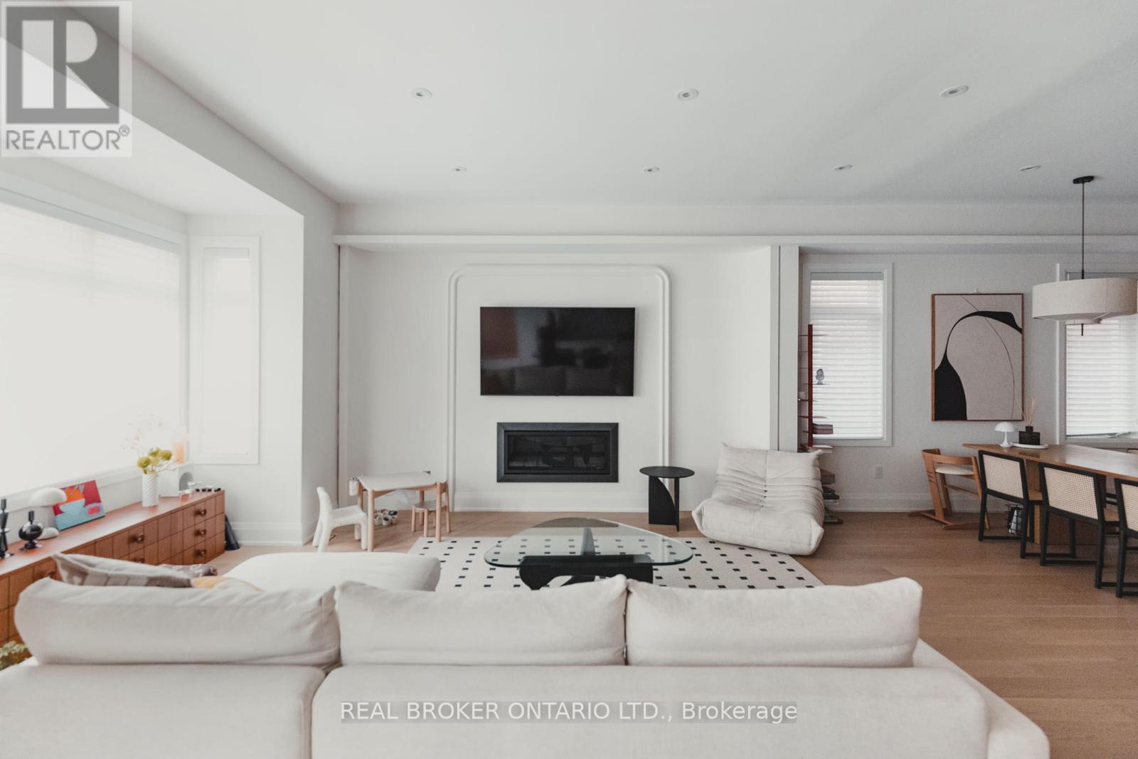 34 Meteorite Street, Richmond Hill, Ontario  L4C 4M9 - Photo 11 - N12790322