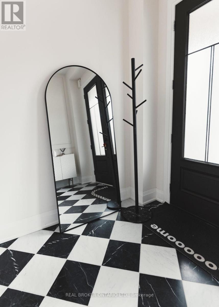 34 Meteorite Street, Richmond Hill, Ontario  L4C 4M9 - Photo 6 - N12790322