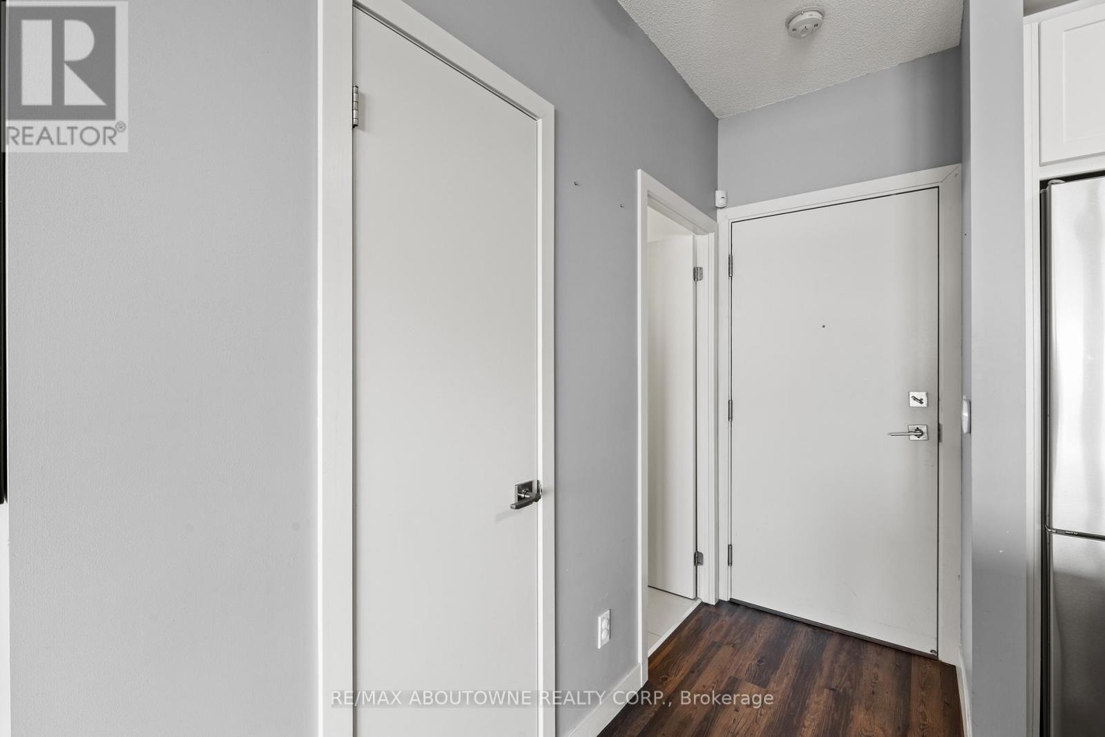 906 - 2087 Fairview Street, Burlington, Ontario  L7R 0E5 - Photo 11 - W12790320