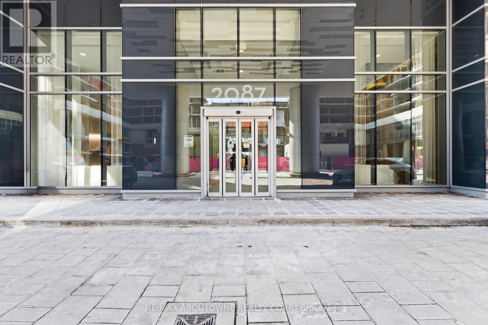 906 - 2087 Fairview Street, Burlington, Ontario  L7R 0E5 - Photo 4 - W12790320