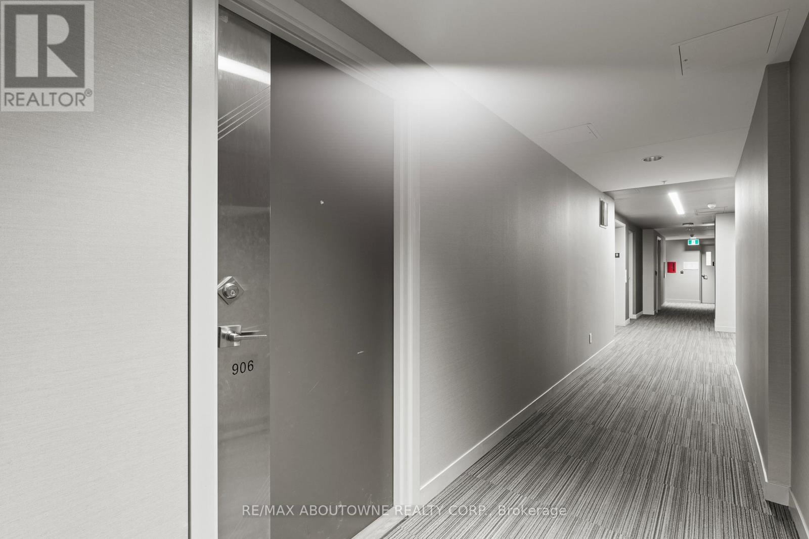 906 - 2087 Fairview Street, Burlington, Ontario  L7R 0E5 - Photo 9 - W12790320