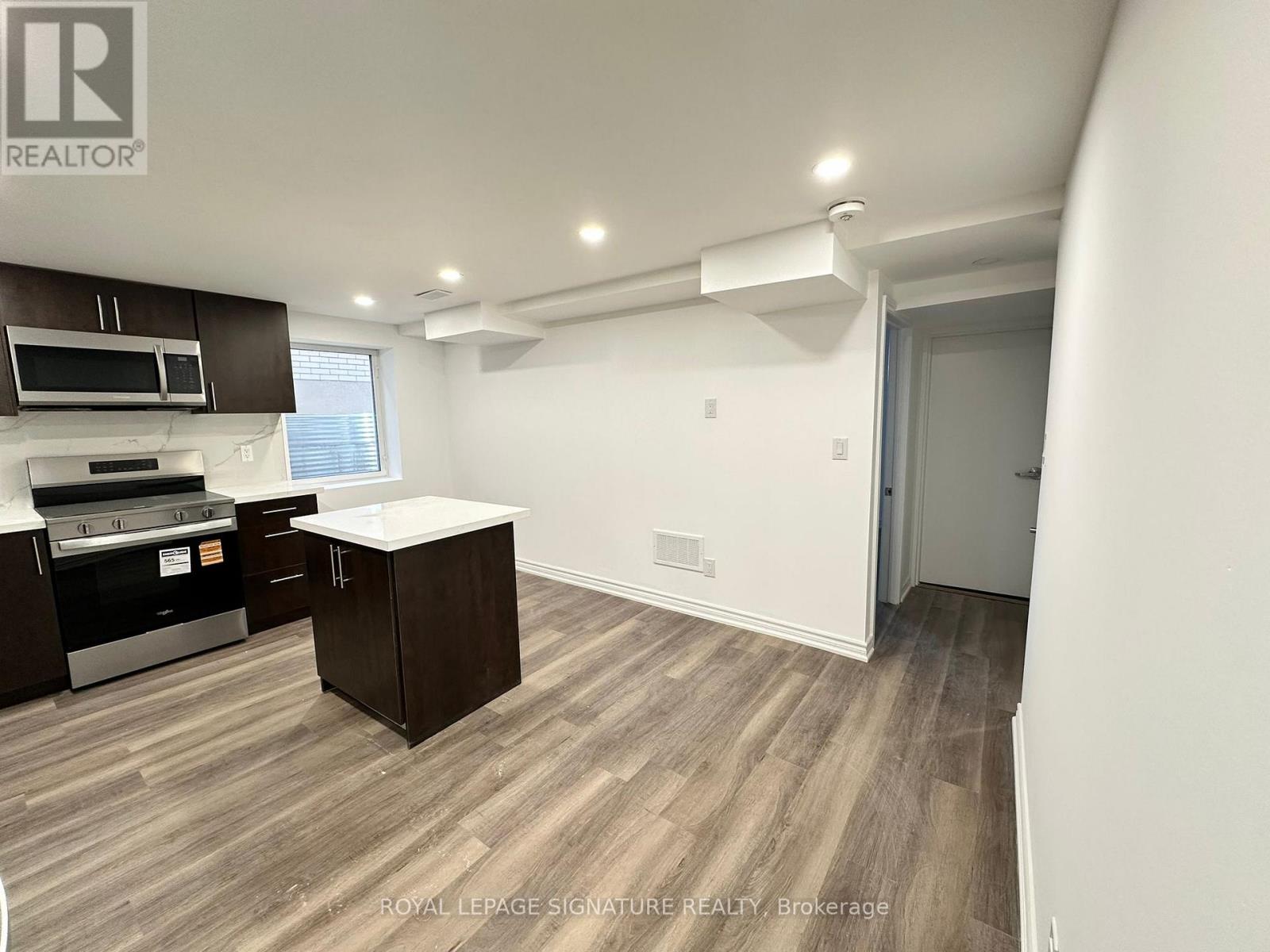 Lower - 17 Tamarisk Drive, Toronto, Ontario  M9V 1S2 - Photo 12 - W12790336