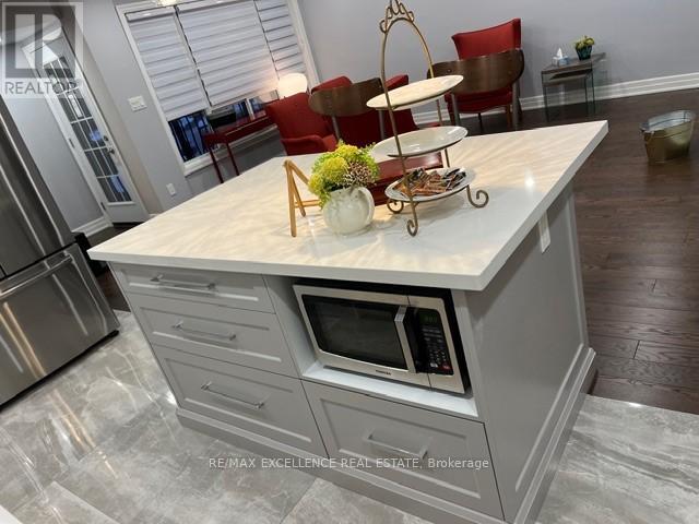 30 Elana (Room) Drive, Toronto, Ontario  M3N 2C2 - Photo 10 - W12782488