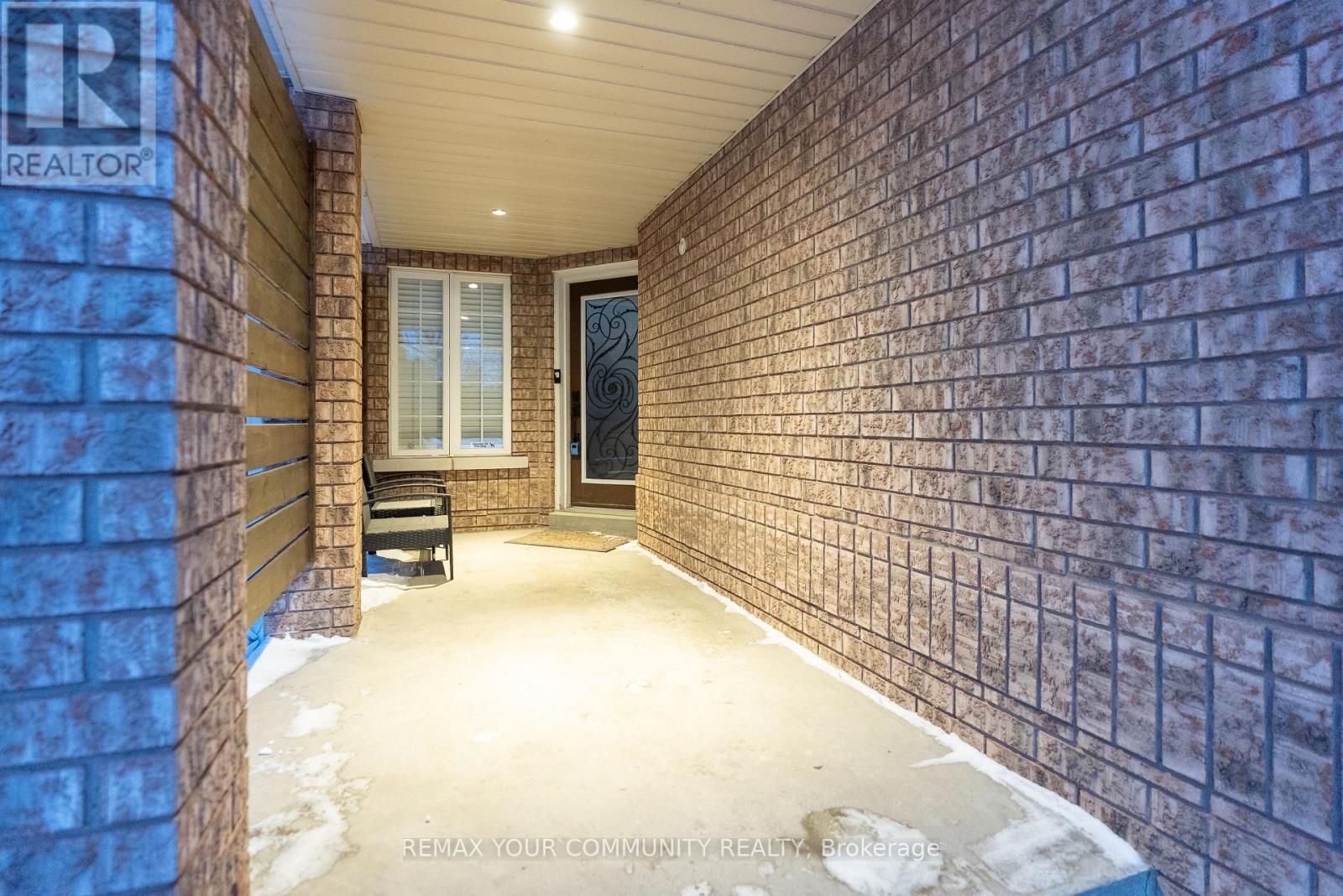 34 Kalmar Crescent, Richmond Hill, Ontario  L4E 3Z3 - Photo 2 - N12790358