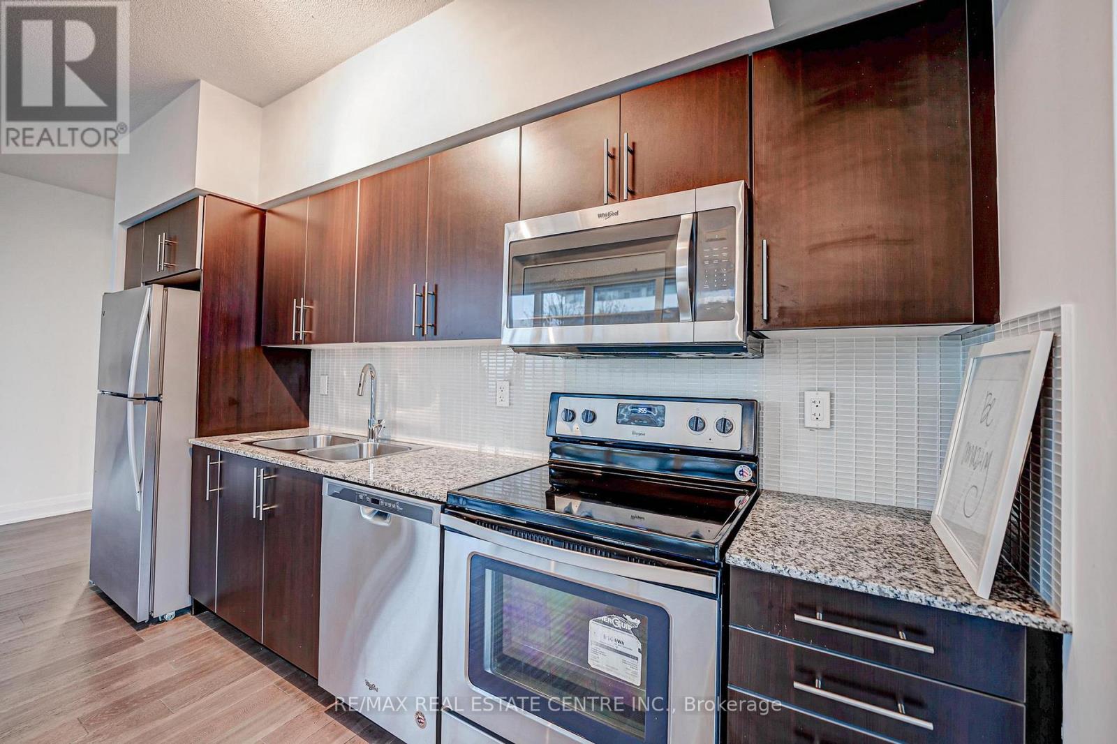 611 - 55 Speers Road, Oakville, Ontario  L6K 0H9 - Photo 11 - W12790350