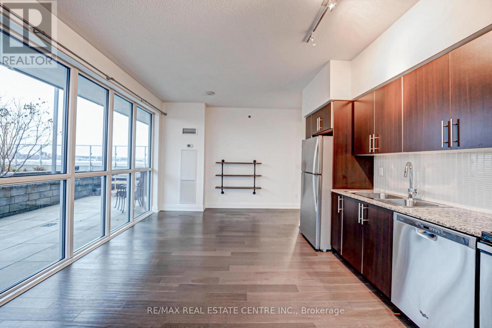 611 - 55 Speers Road, Oakville, Ontario  L6K 0H9 - Photo 14 - W12790350