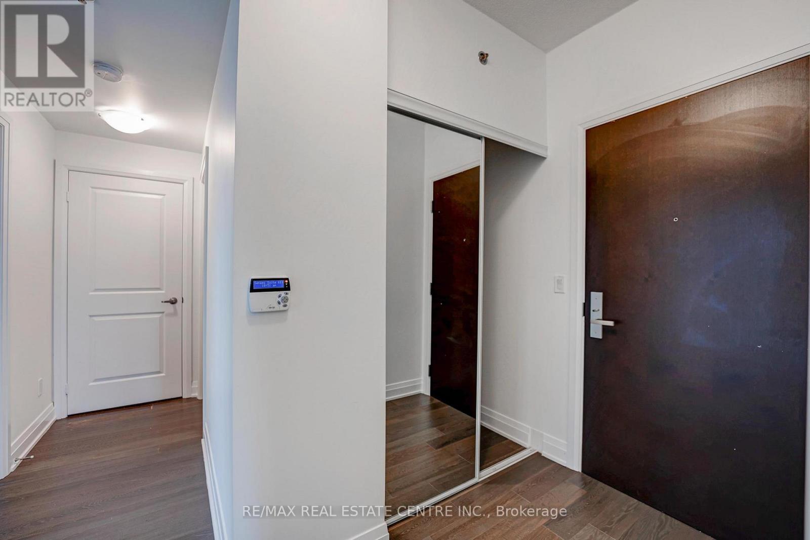 611 - 55 Speers Road, Oakville, Ontario  L6K 0H9 - Photo 6 - W12790350