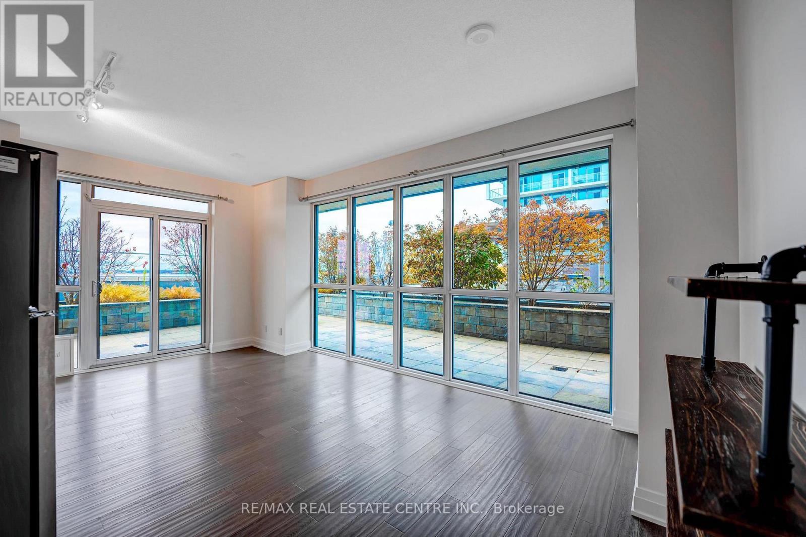 611 - 55 Speers Road, Oakville, Ontario  L6K 0H9 - Photo 9 - W12790350