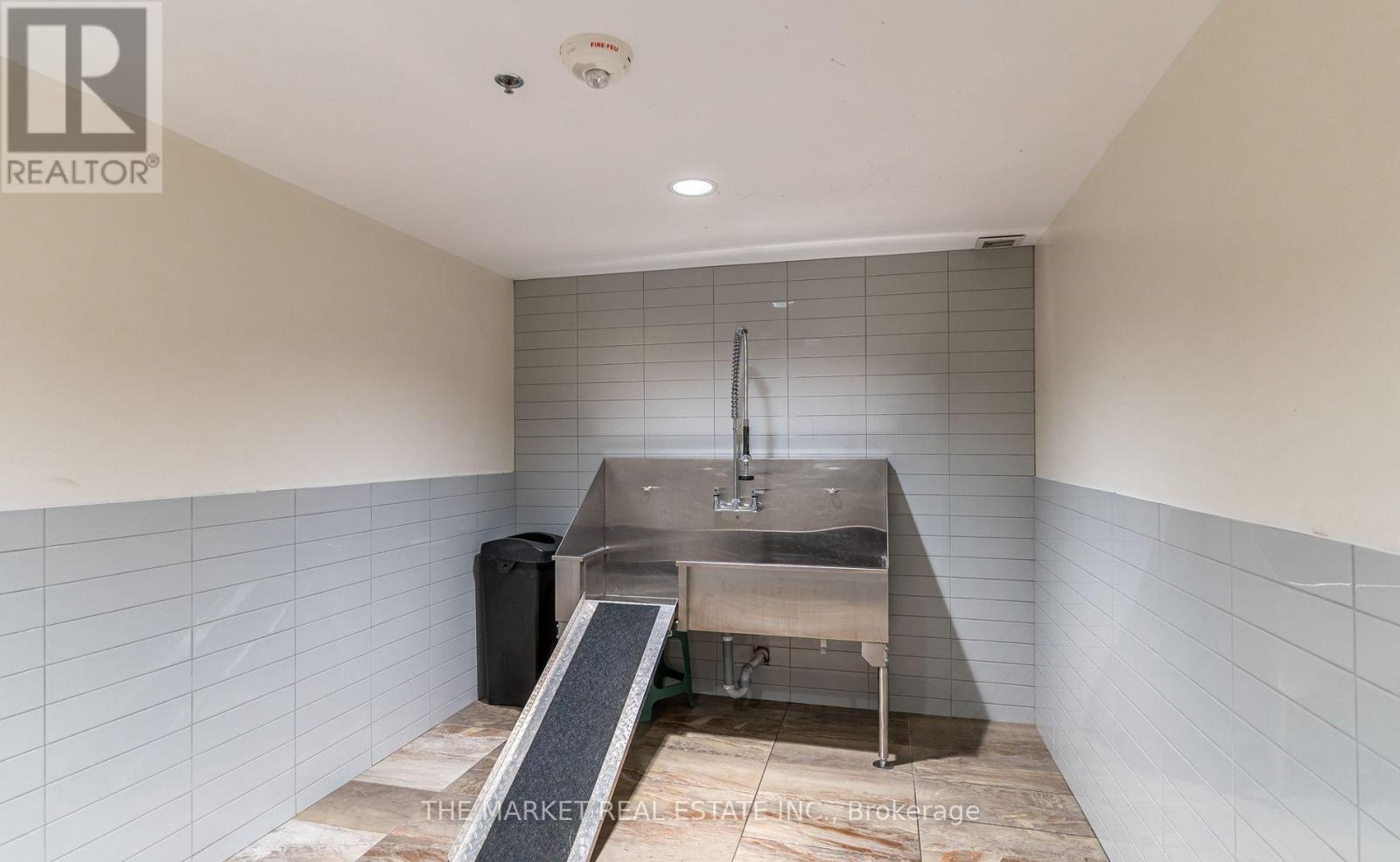 510 - 65 Yorkland Boulevard, Brampton, Ontario  L6P 4B4 - Photo 31 - W12790354