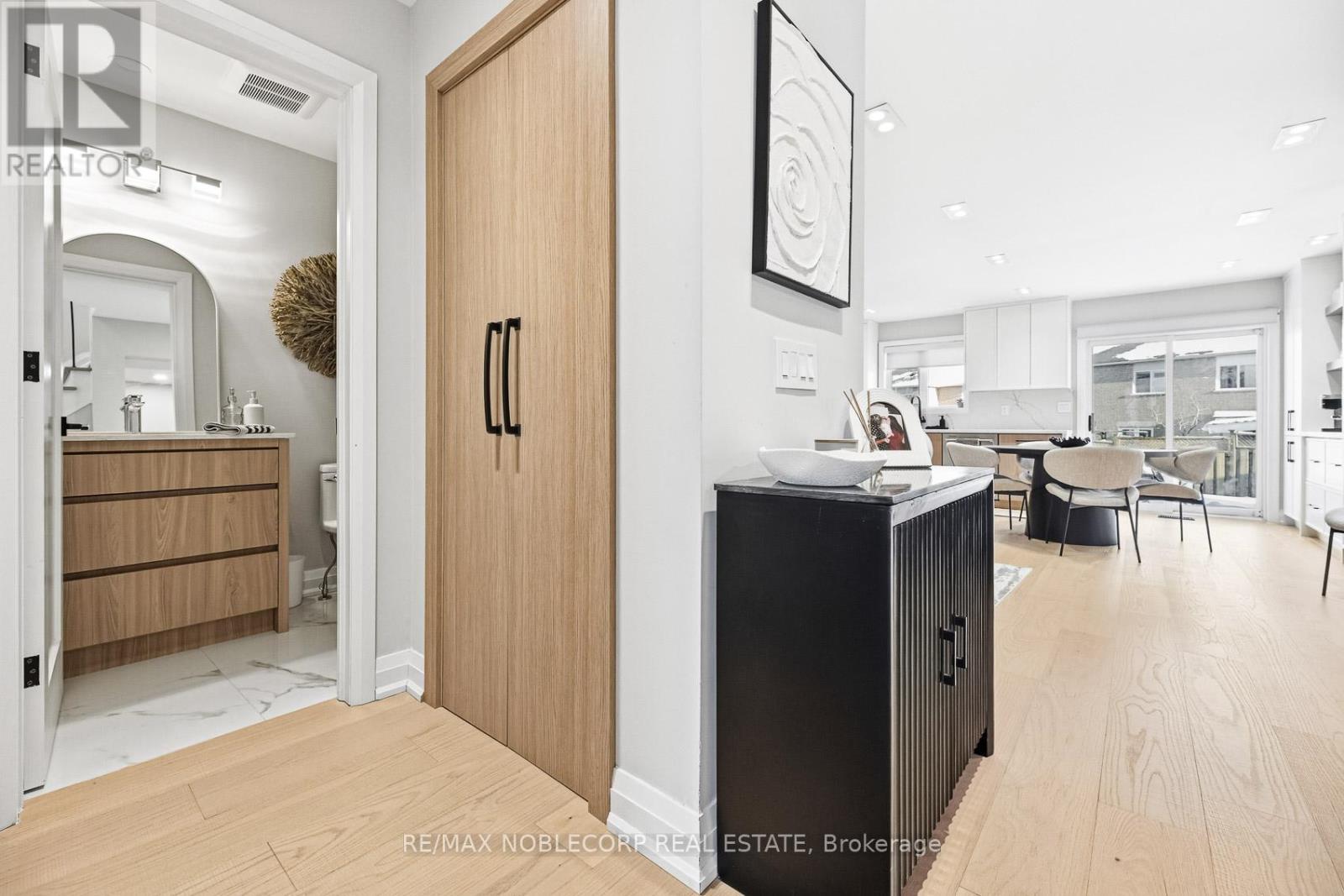 17 Senator Way, Caledon, Ontario  L7E 2R9 - Photo 4 - W12790360