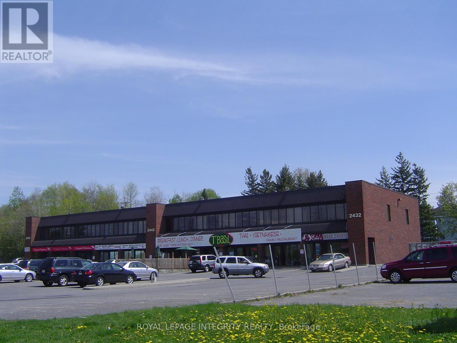 2454 St Joseph Boulevard, Ottawa, Ontario  K1C 1G1 - Photo 3 - X12790376