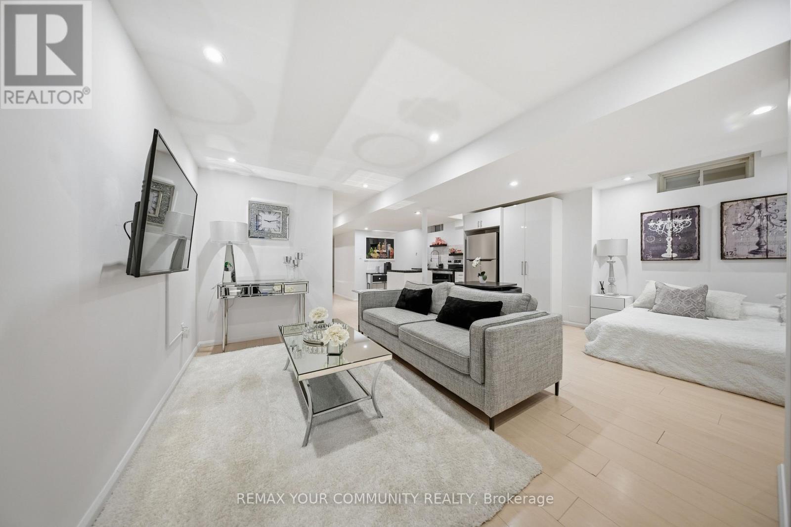 34 Kalmar Crescent, Richmond Hill, Ontario  L4E 3Z3 - Photo 32 - N12790358